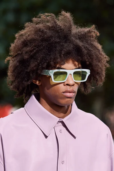 Look 10